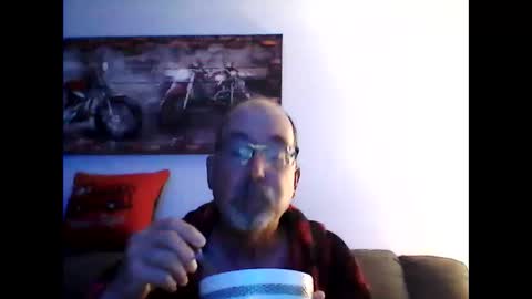 me at home online show from May 21, 9:58 am