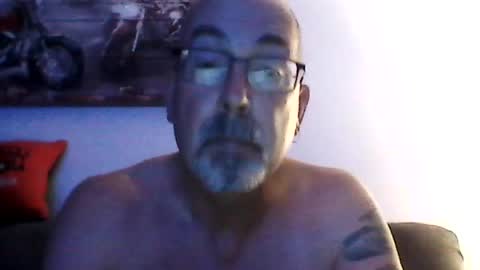me at home online show from August 1, 10:14 am