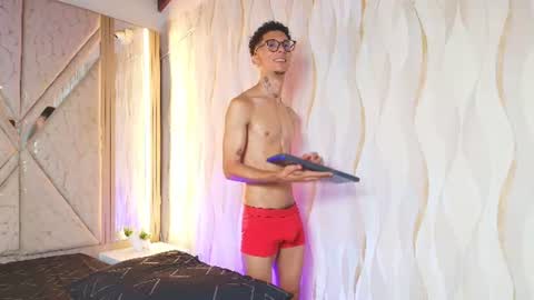 merlin_2026 online show from July 18, 8:14 pm