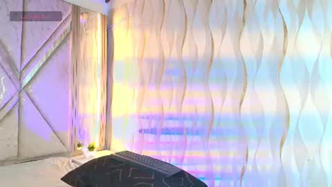 merlin_2026 online show from July 28, 7:39 pm