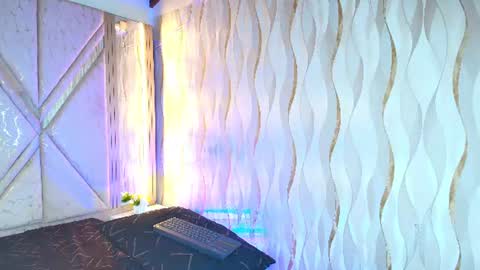 merlin_2026 online show from August 1, 9:25 pm