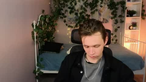 MEVERIK OUSHEN online show from May 27, 12:24 pm