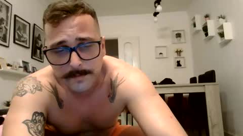 MILO MIAMI online show from June 10, 11:05 pm