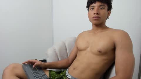 michael_cum23 online show from May 29, 8:41 pm
