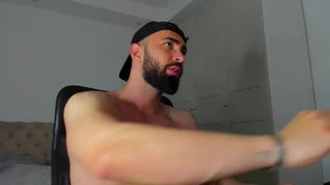 MichaelEvansx online show from May 4, 10:22 pm