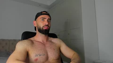 MichaelEvansx online show from May 8, 11:05 pm