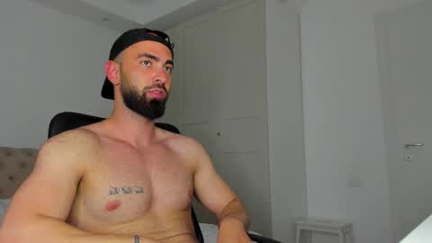 MichaelEvansx online show from May 17, 8:49 pm