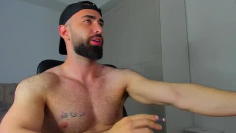 MichaelEvansx online show from May 7, 10:54 pm