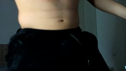 MichaelEvansx online show from May 11, 9:45 pm