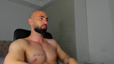 MichaelEvansx online show from May 5, 10:32 pm