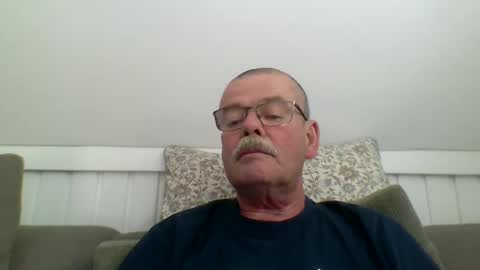 mikael42 online show from May 5, 1:13 pm