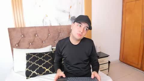 mike_fox07 online show from June 3, 6:24 pm