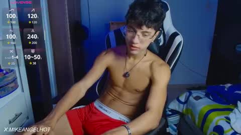 Mike Pineapple online show from June 25, 3:42 am