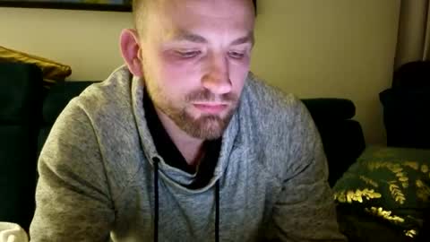 mikhael767676 online show from April 25, 8:28 pm