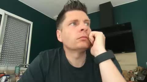 miklp8463 online show from April 28, 8:41 am