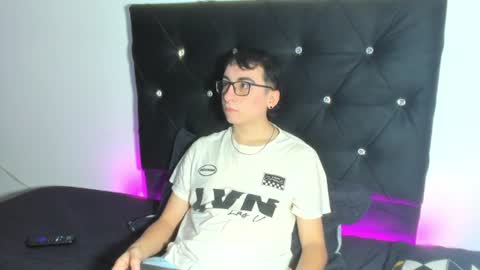 milogm_ online show from July 27, 9:44 pm