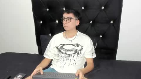 milogm_ online show from July 16, 11:23 pm