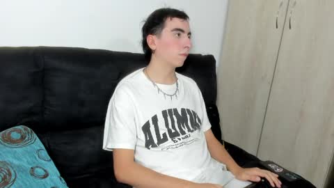 milogm_ online show from June 2, 3:07 am