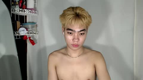 mingkla_man online show from May 7, 11:38 pm