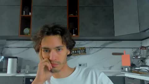 MitchelKurse online show from July 22, 1:36 pm