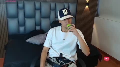 mohamed_malik online show from May 2, 12:52 pm