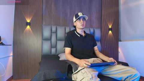 mohamed_malik online show from May 7, 12:27 pm