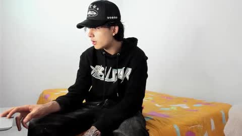monky_0002 online show from May 9, 12:00 am