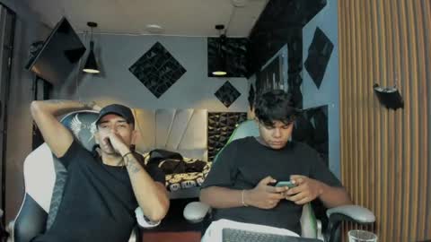 mr_mois online show from July 11, 8:05 am