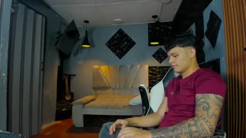 mr_mois online show from July 28, 7:39 pm