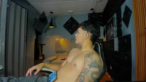 mr_mois online show from July 28, 6:20 pm