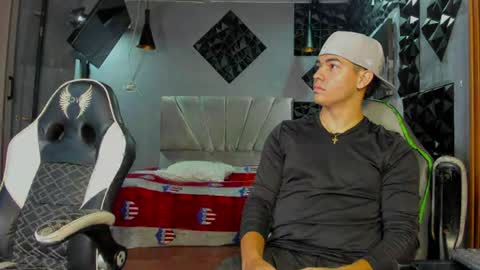 mr_mois online show from July 31, 6:35 am