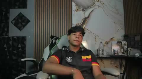 mr_mois online show from July 18, 7:03 am