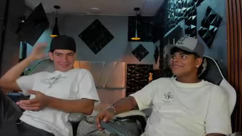 mr_mois online show from August 4, 9:15 am