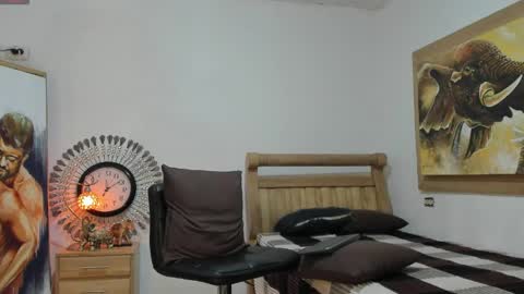 mr_stiven_ online show from May 7, 5:07 am