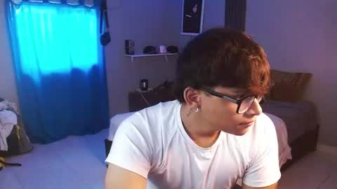yisuz online show from July 16, 12:01 pm