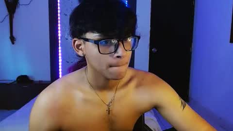 yisuz online show from June 3, 11:45 am