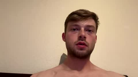 mrcoolguy68 online show from May 18, 11:20 pm