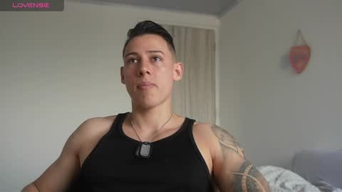 muscle_king_cum online show from May 1, 1:36 pm
