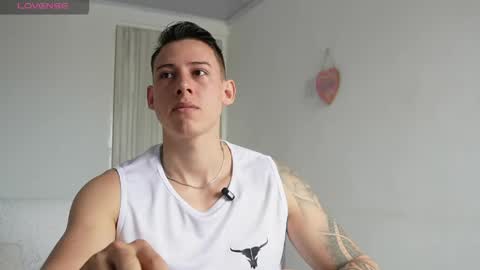 muscle_king_cum online show from April 28, 1:38 pm