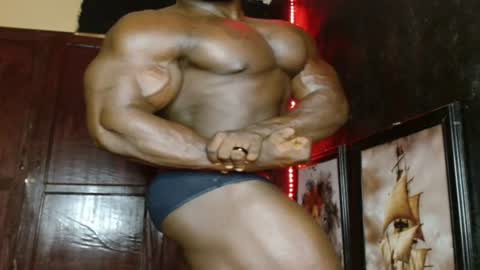 musclegod23 online show from August 1, 11:48 pm