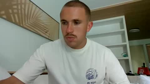 muscleshow00 online show from May 8, 4:02 am