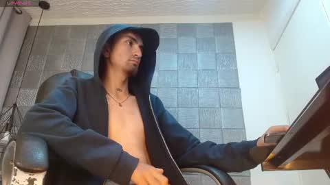 Im Mike online show from August 7, 10:33 am