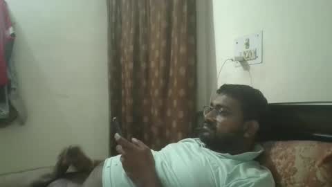 NAIRANANDU28 online show from May 17, 6:32 am
