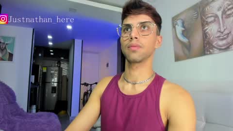 nathan_r_ online show from May 7, 5:57 pm