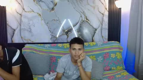 Jader  y  Esteban online show from April 23, 12:29 pm
