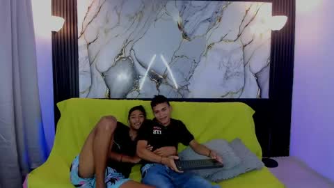 Jader  y  Esteban online show from April 29, 12:43 pm