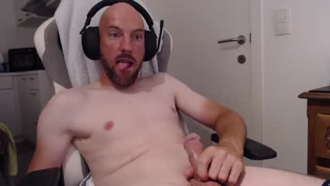 needyoujust online show from August 8, 12:17 am