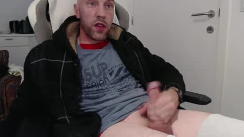 needyoujust online show from May 19, 6:36 pm