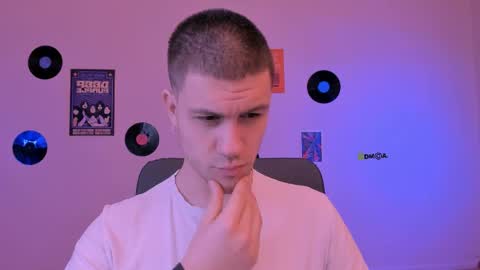 neo_raze_ online show from May 14, 7:34 pm