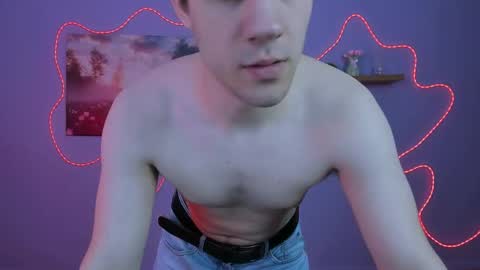 neo_raze_ online show from May 6, 6:41 pm